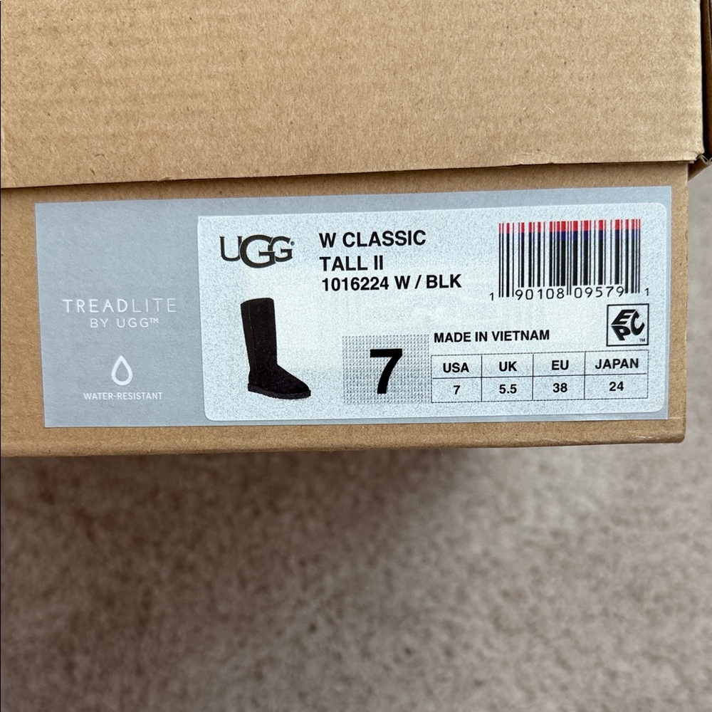 BRAND NEW NEVER WORN UGG W Classic Tall II Women's Black Boots - Size 7